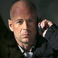 Bruce Willis Berburu Teroris